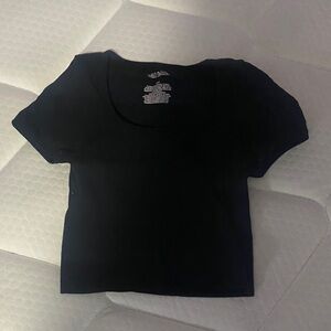 wild fable black crop top (s: XXS)